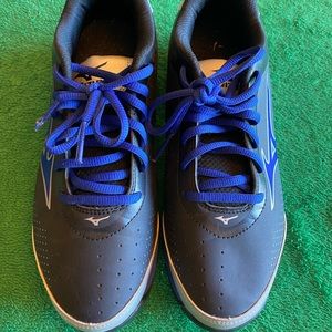 Mizino Youth baseball cleats. Size 6.5